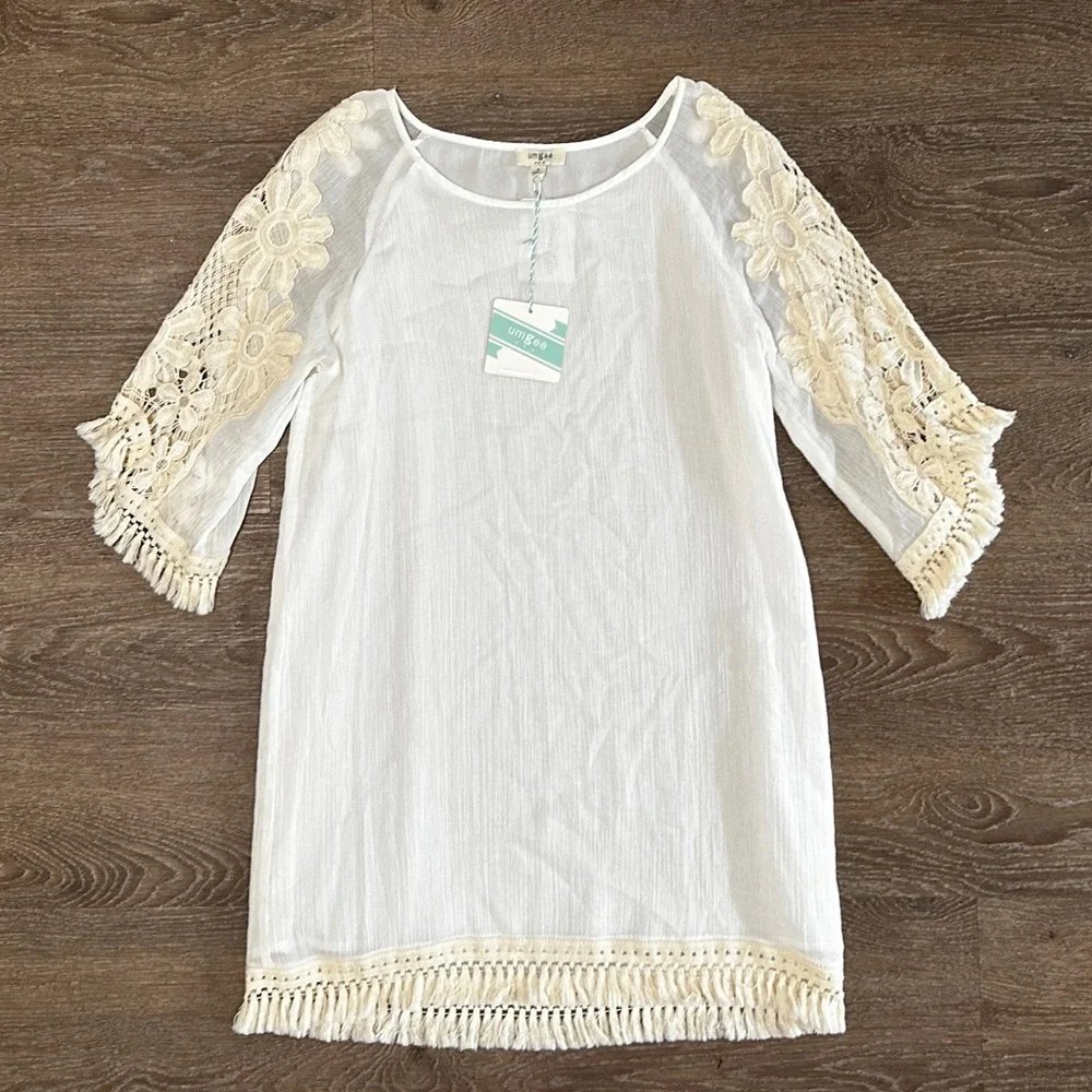 Umgee
Mini dress with floral crochet sleeves and fringe detail size S Small NWT - Picture 10 of 13